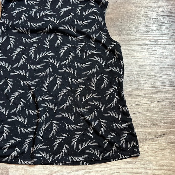 BANANA REPUBLIC Women's Sleeveless Top (Size L) - Picture 9 of 10